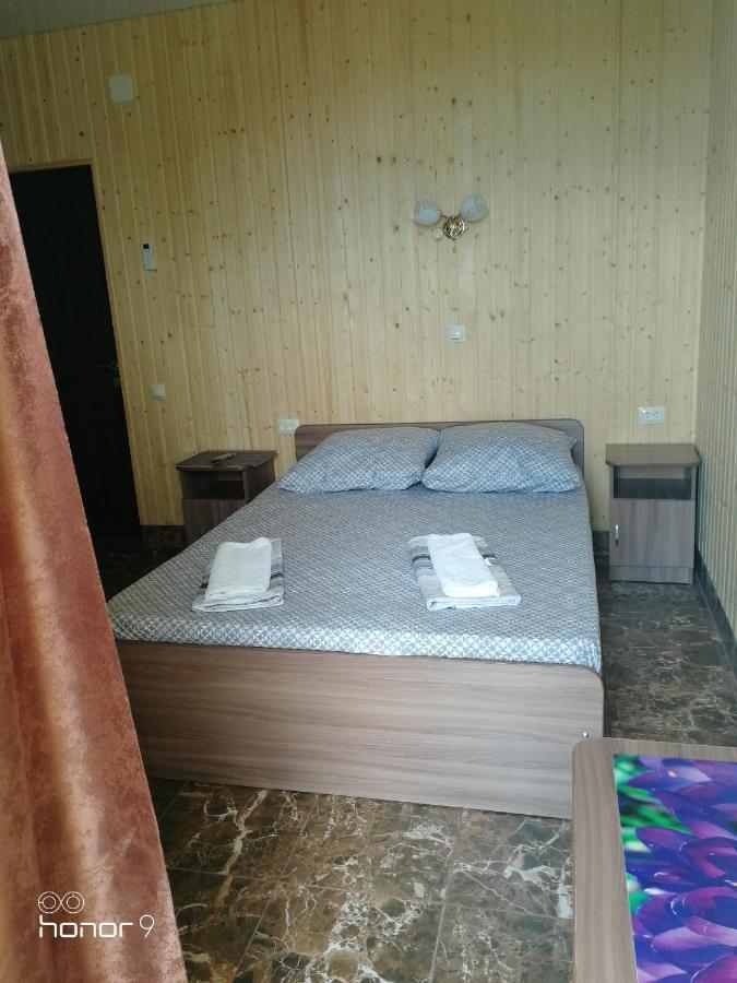 Orhidea Guest House Gagra Buitenkant foto